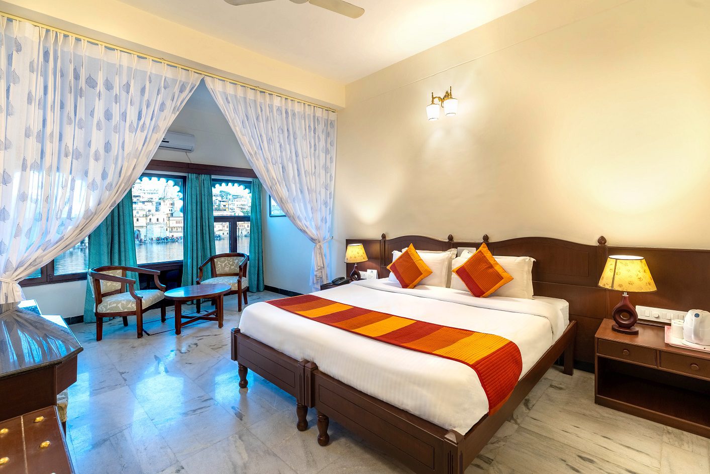 1 LAKE FACING SUPER DELUXE AC ROOM HOTEL SAROVAR ON LAKE PICHOLA MARKET MY HOTEL