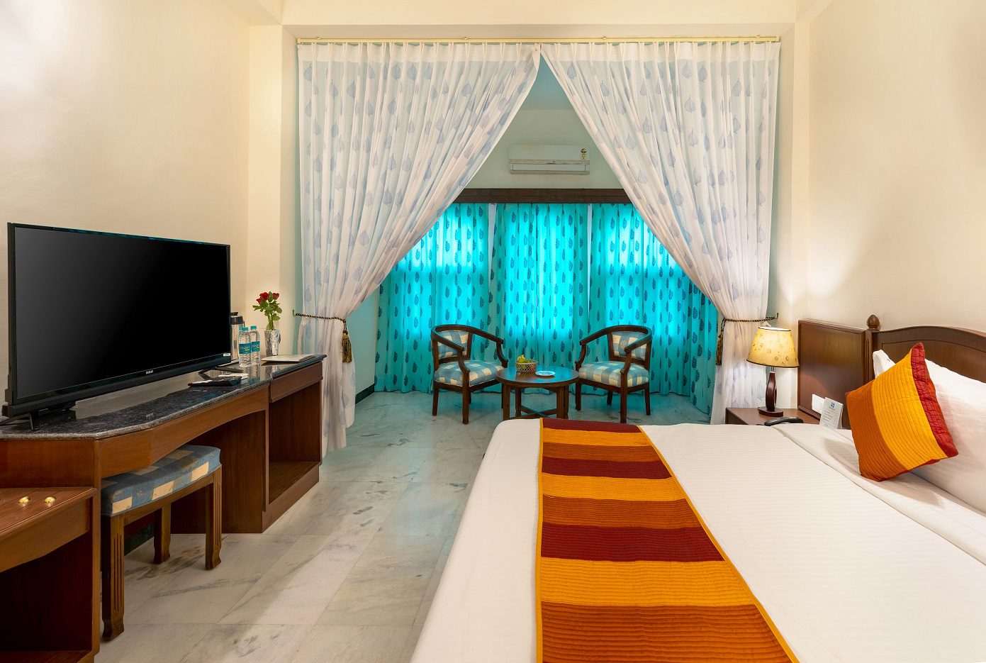 11 LAKE FACING SUPER DELUXE AC ROOM HOTEL SAROVAR ON LAKE PICHOLA MARKET MY HOTEL