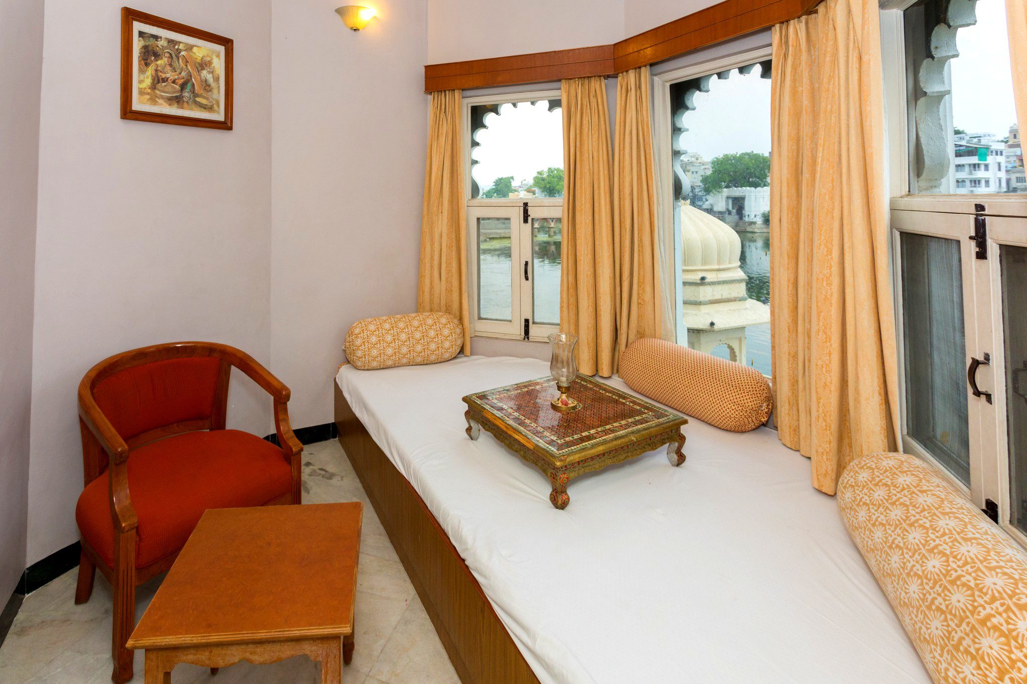 5 LAKE FACING AC SUITE HOTEL SAROVAR ON LAKE PICHOLA MARKET MY HOTEL.jpg