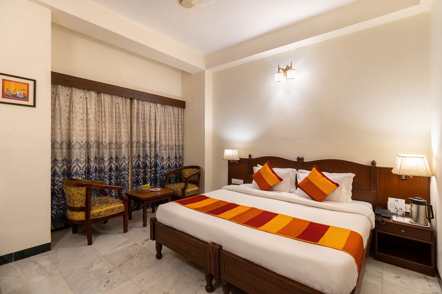 7 NON LAKE FACING DELUXE AC ROOMS HOTEL SAROVAR ON LAKE PICHOLA MARKET MY HOTEL