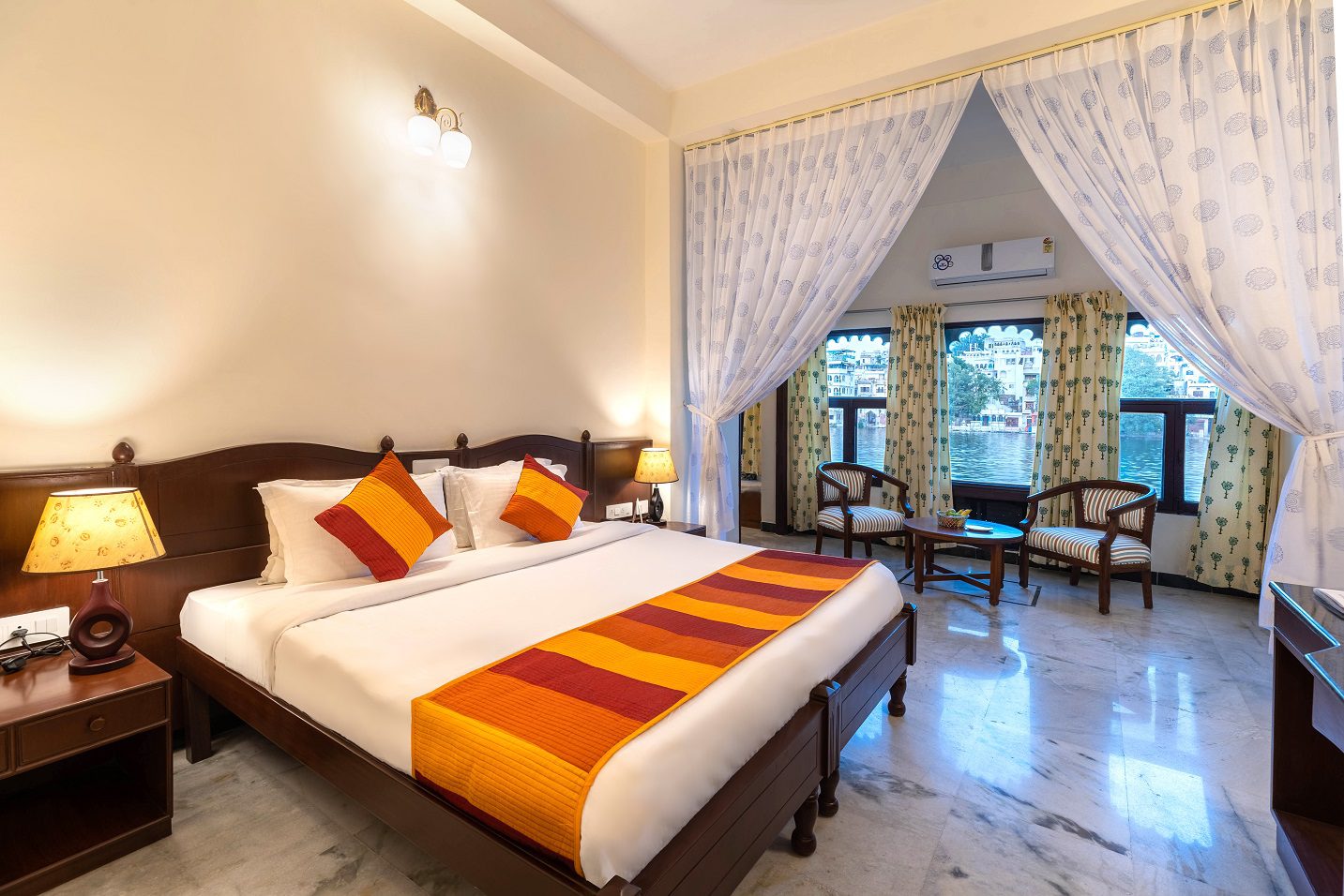 9 LAKE FACING AC SUITE HOTEL SAROVAR ON LAKE PICHOLA MARKET MY HOTEL